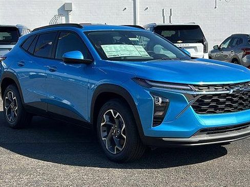 New 2026 Chevrolet Trax LT w/ Sunroof Package image 3