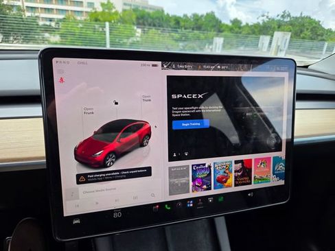 Used 2023 Tesla Model Y Long Range AWD/4WD image 32