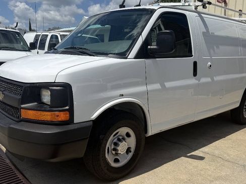 Used 2015 Chevrolet Express 2500 RWD image 12