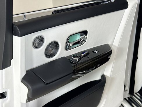 Used 2023 Rolls-Royce Phantom Sedan RWD image 35
