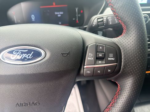 Used 2025 Ford Escape ST-Line Select AWD/4WD image 29