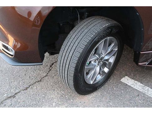 Used 2022 Toyota Sienna XLE image 11