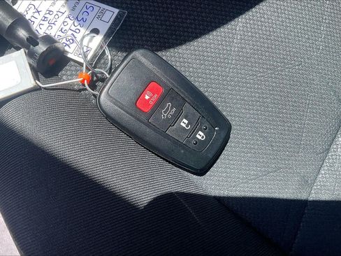 Used 2025 Toyota RAV4 XLE w/ Convenience Package FWD image 15