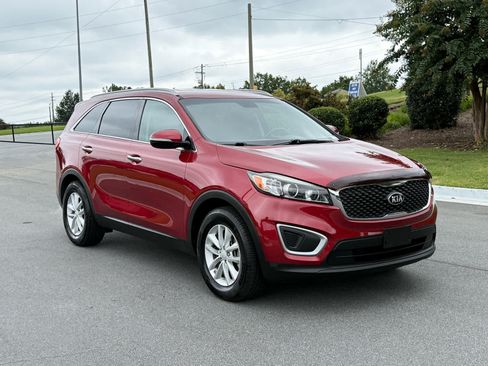 Used 2018 Kia Sorento FWD image 7