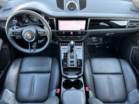 Certified 2025 Porsche Macan AWD/4WD image 6