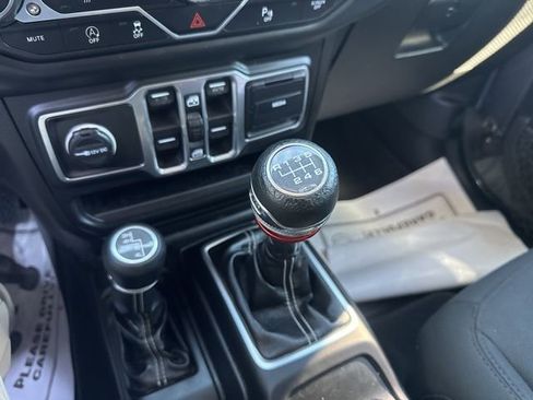 Used 2018 Jeep Wrangler Unlimited Sahara AWD/4WD image 21