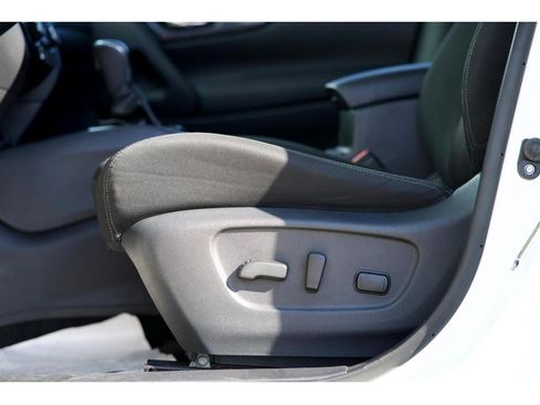 Used 2020 Nissan Rogue SV image 29