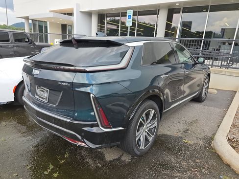 Used 2024 Cadillac Lyriq Luxury AWD/4WD image 2