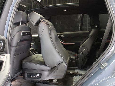 Used 2024 BMW X7 xDrive40i w/ Climate Comfort Package image 22