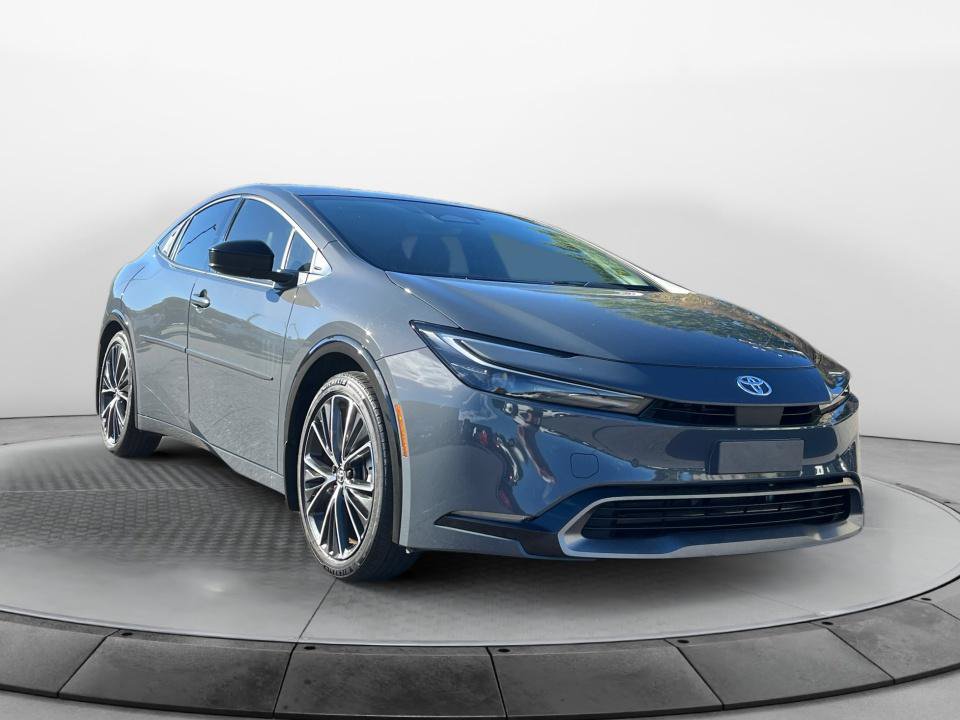 Used 2025 Toyota Prius XLE FWD image 1