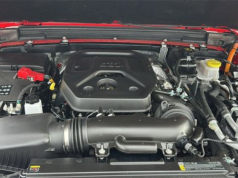 Used 2025 Jeep Wrangler Unlimited Sahara image 33