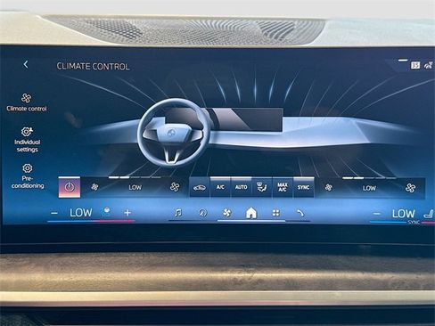 Used 2025 BMW X7 xDrive40i w/ Climate Comfort Package image 15