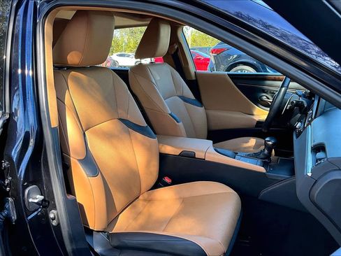 Used 2022 Lexus ES 350 w/ Premium Package image 8