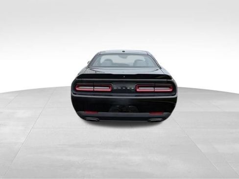 Used 2019 Dodge Challenger SXT RWD image 6
