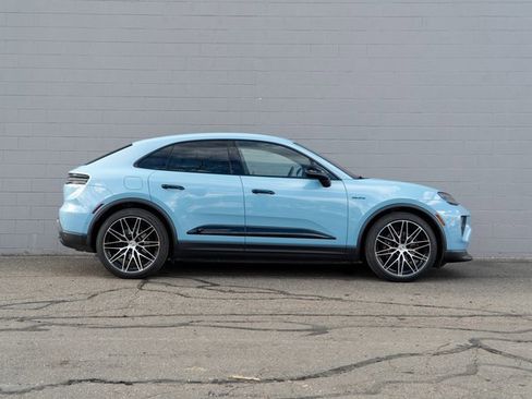 Certified 2025 Porsche Macan Electric image 8