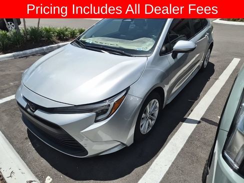 Used 2023 Toyota Corolla LE w/ LE Convenience Package FWD image 1