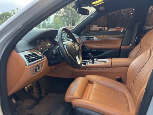 Used 2018 BMW 750i image 28