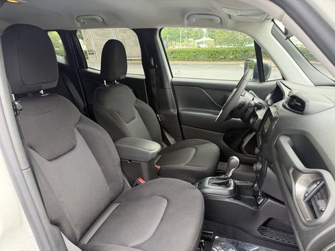 Used 2023 Jeep Renegade Latitude AWD/4WD image 28