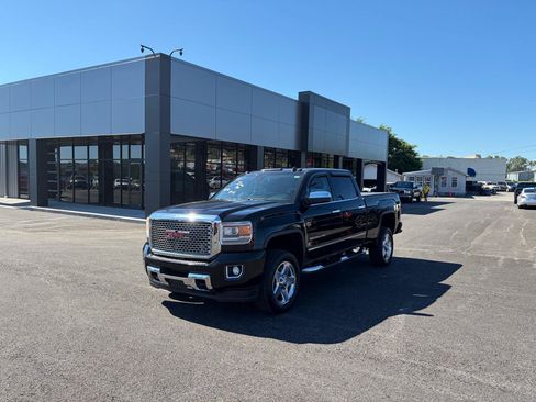 Used 2015 GMC Sierra 2500 Denali w/ Duramax Plus Package AWD/4WD image 7