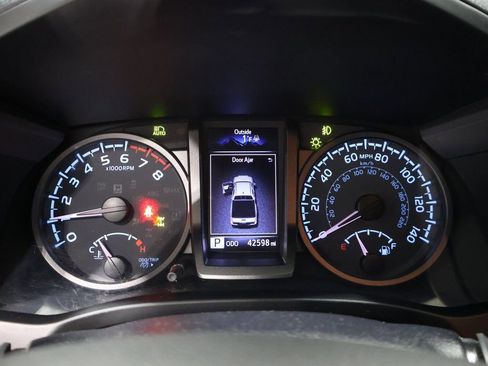 Used 2021 Toyota Tacoma TRD Off-Road image 37