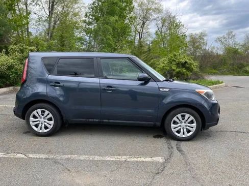 Used 2016 Kia Soul + FWD image 9