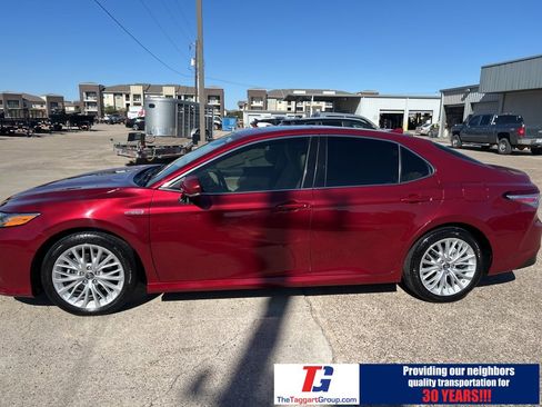 Used 2019 Toyota Camry XLE w/ Driver Assist Package image 3