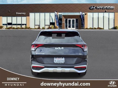 Used 2025 Kia Sportage LX FWD image 5