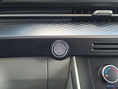 Certified 2022 Kia Carnival LX FWD image 26