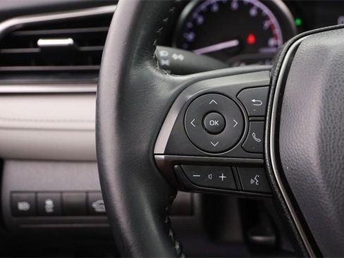 Used 2022 Toyota Camry SE image 12