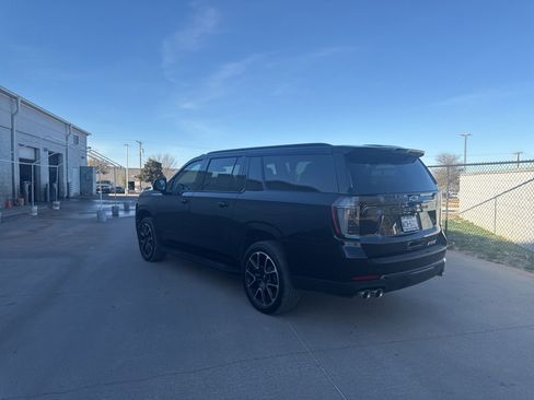 Used 2025 Chevrolet Suburban RST w/ RST Capability Package image 3