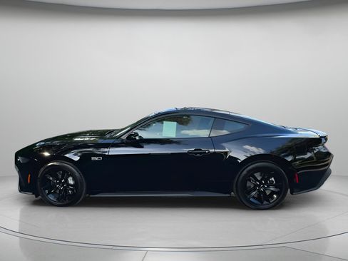Used 2025 Ford Mustang GT RWD image 18