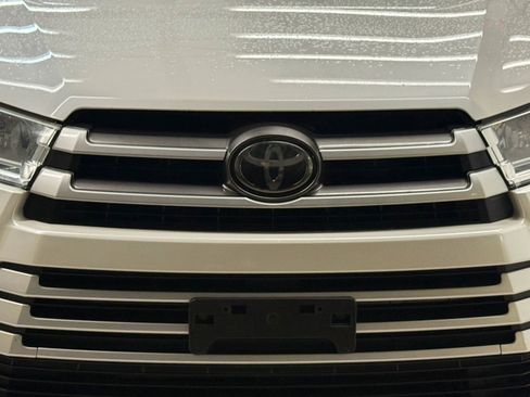 Used 2017 Toyota Highlander Plus image 5