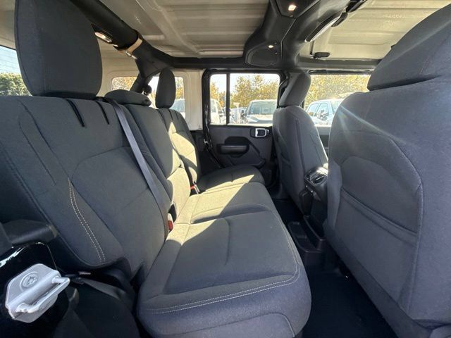 Used 2024 Jeep Wrangler Unlimited AWD/4WD image 9