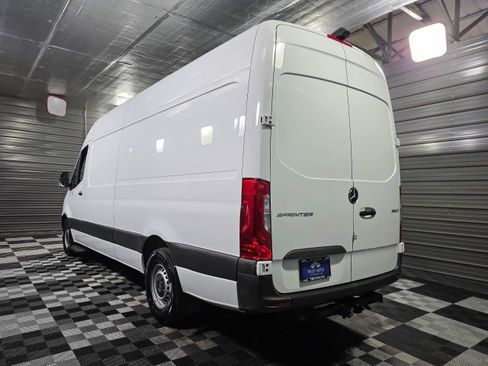 Used 2023 Mercedes-Benz Sprinter 2500 image 7