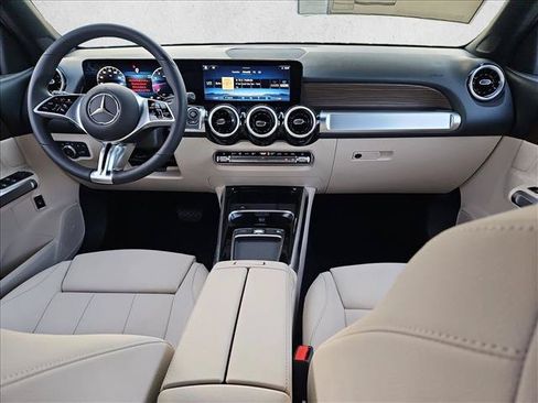 New 2026 Mercedes-Benz GLB 250 image 14
