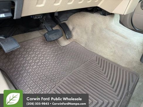 Used 2010 Ford F350 Lariat image 26