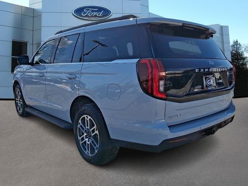 Certified 2025 Ford Expedition Active image 5