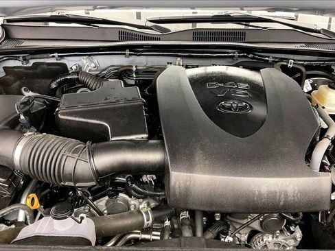 Used 2019 Toyota Tacoma TRD Sport image 9