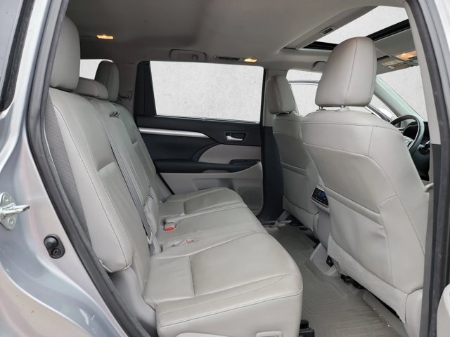 Used 2015 Toyota Highlander XLE FWD image 23