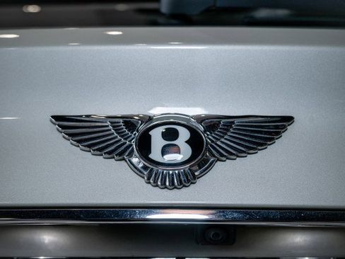 Used 2018 Bentley Bentayga image 64
