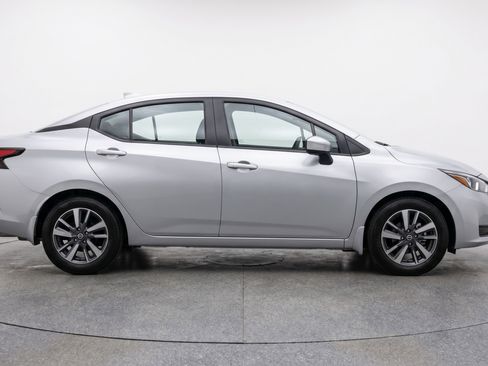 Used 2025 Nissan Versa SV FWD image 11