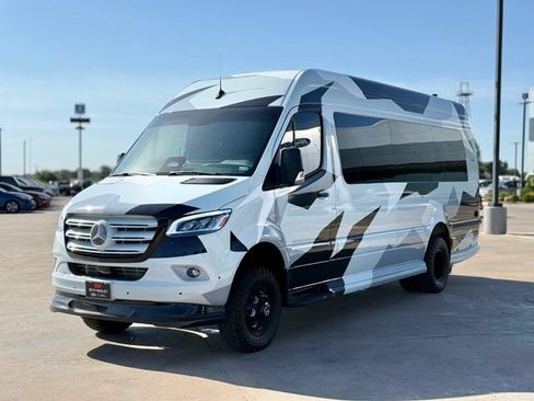 Used 2025 Mercedes-Benz Sprinter 3500 image 4