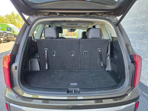 Used 2025 Kia Telluride S FWD image 40