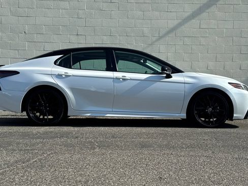 Used 2022 Toyota Camry XSE FWD image 3