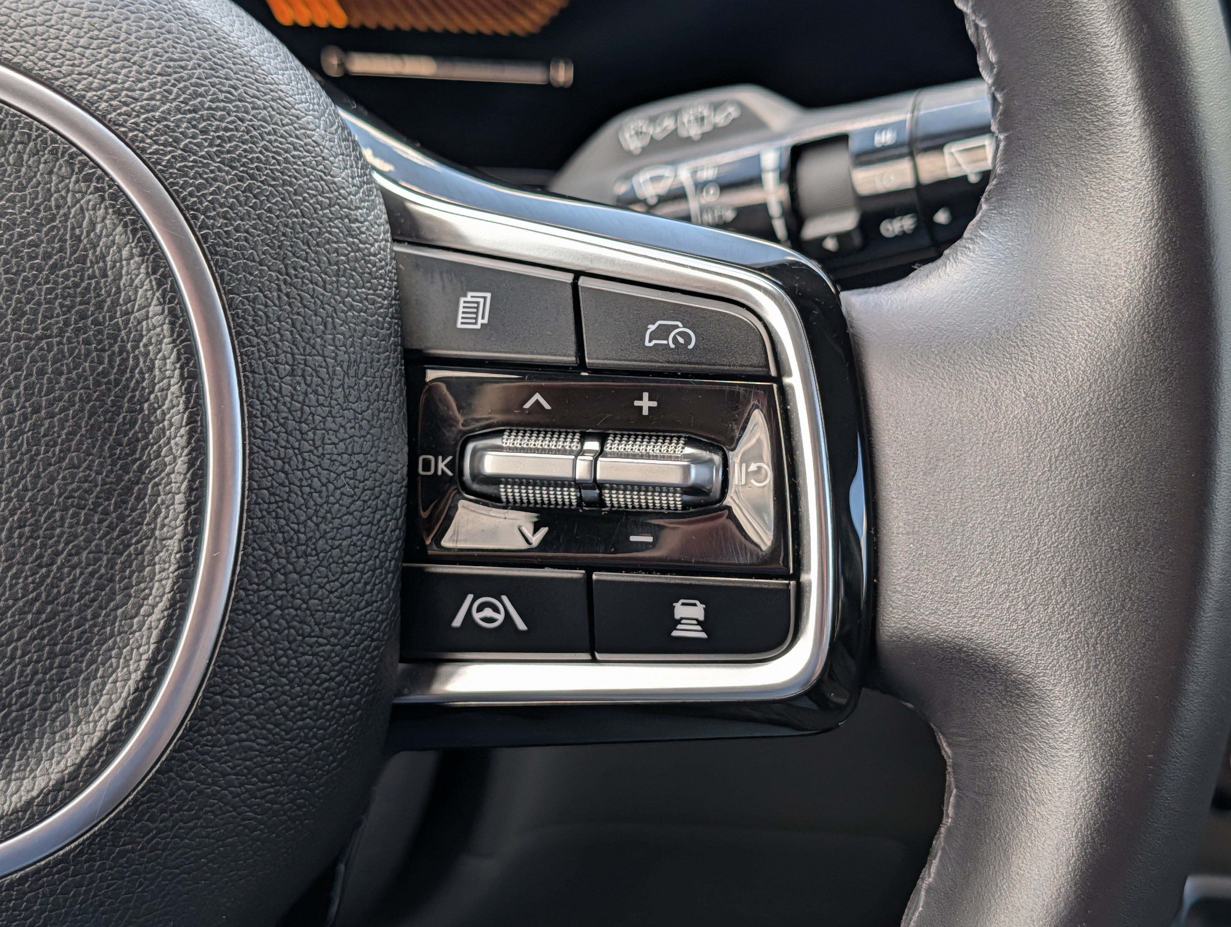 Certified 2025 Kia Carnival FWD image 30