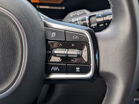 Certified 2025 Kia Carnival FWD image 30
