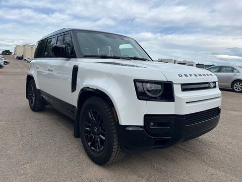 Used 2025 Land Rover Defender 110 X-Dynamic SE AWD/4WD image 7