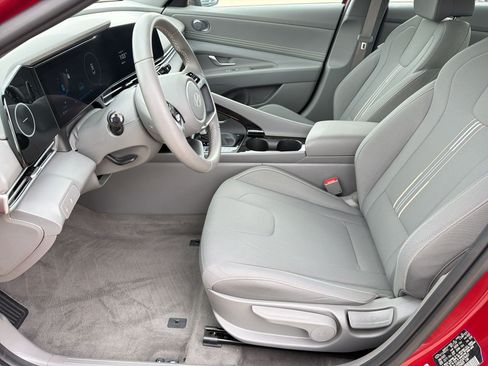 Used 2025 Hyundai Elantra SEL FWD image 5