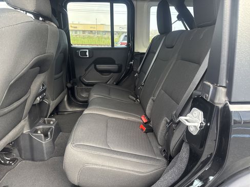 Used 2021 Jeep Wrangler Unlimited Sport image 13