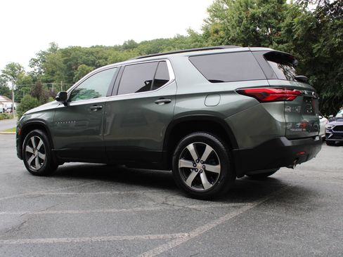Used 2022 Chevrolet Traverse LT w/ LT Premium Package AWD/4WD image 4